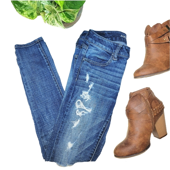 🎉 LAST CHANCE! 🎉 American Eagle Distressed Super Stretch Jeggings Size 4 Short - Picture 2 of 9